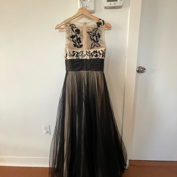 beautiful Dress - Picture 3 of 9